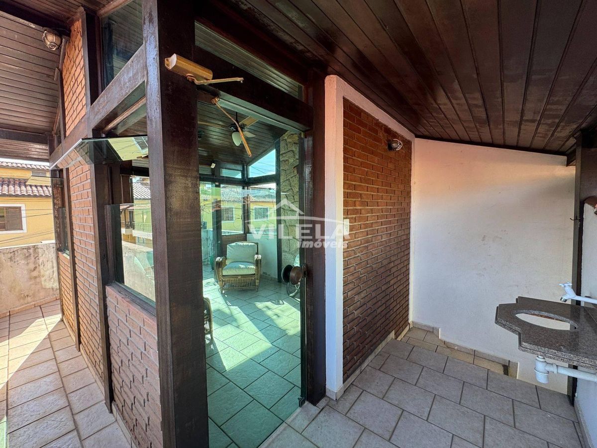Casa com Piscina-Lado Praia-Bairro Indaiá-Caraguatatuba-Sp