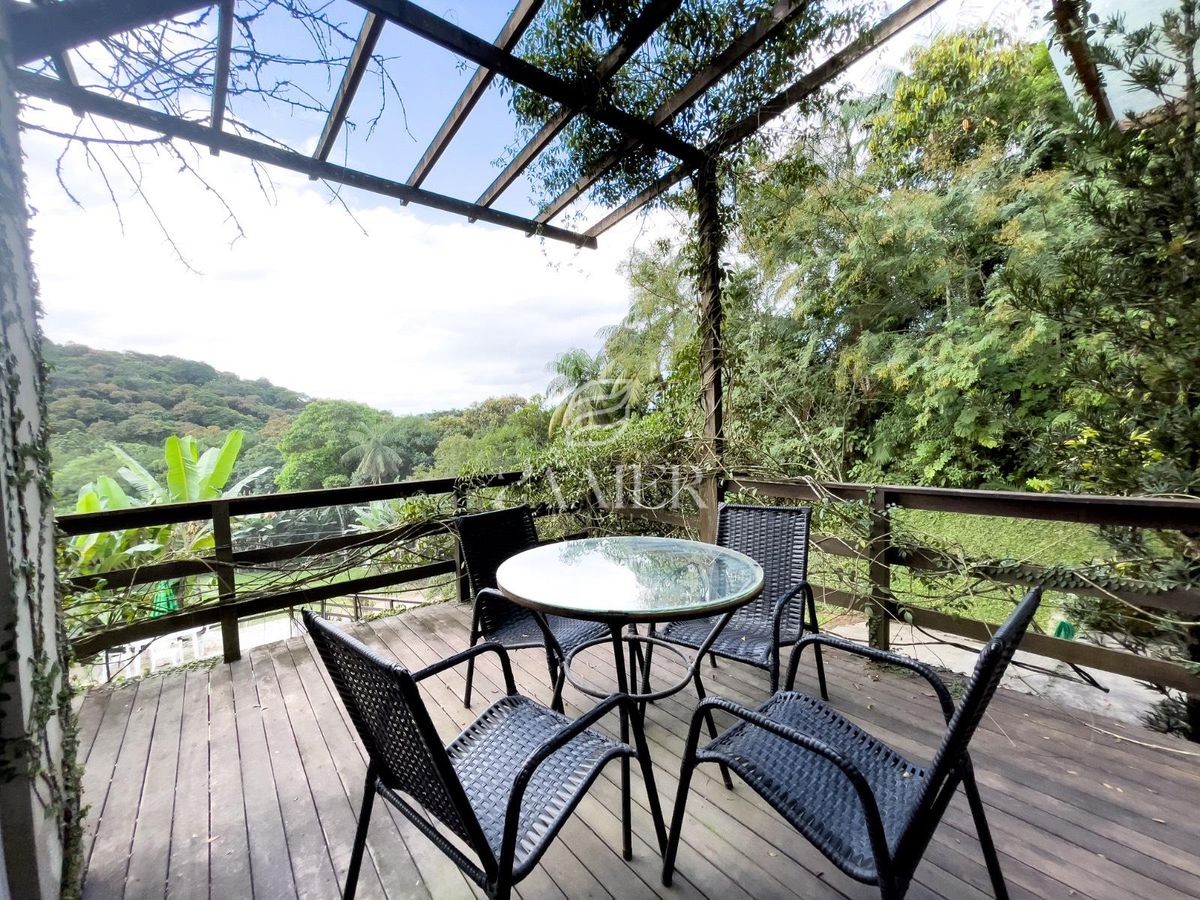 Sobrado com 3 quartos, São Marcos - Joinville