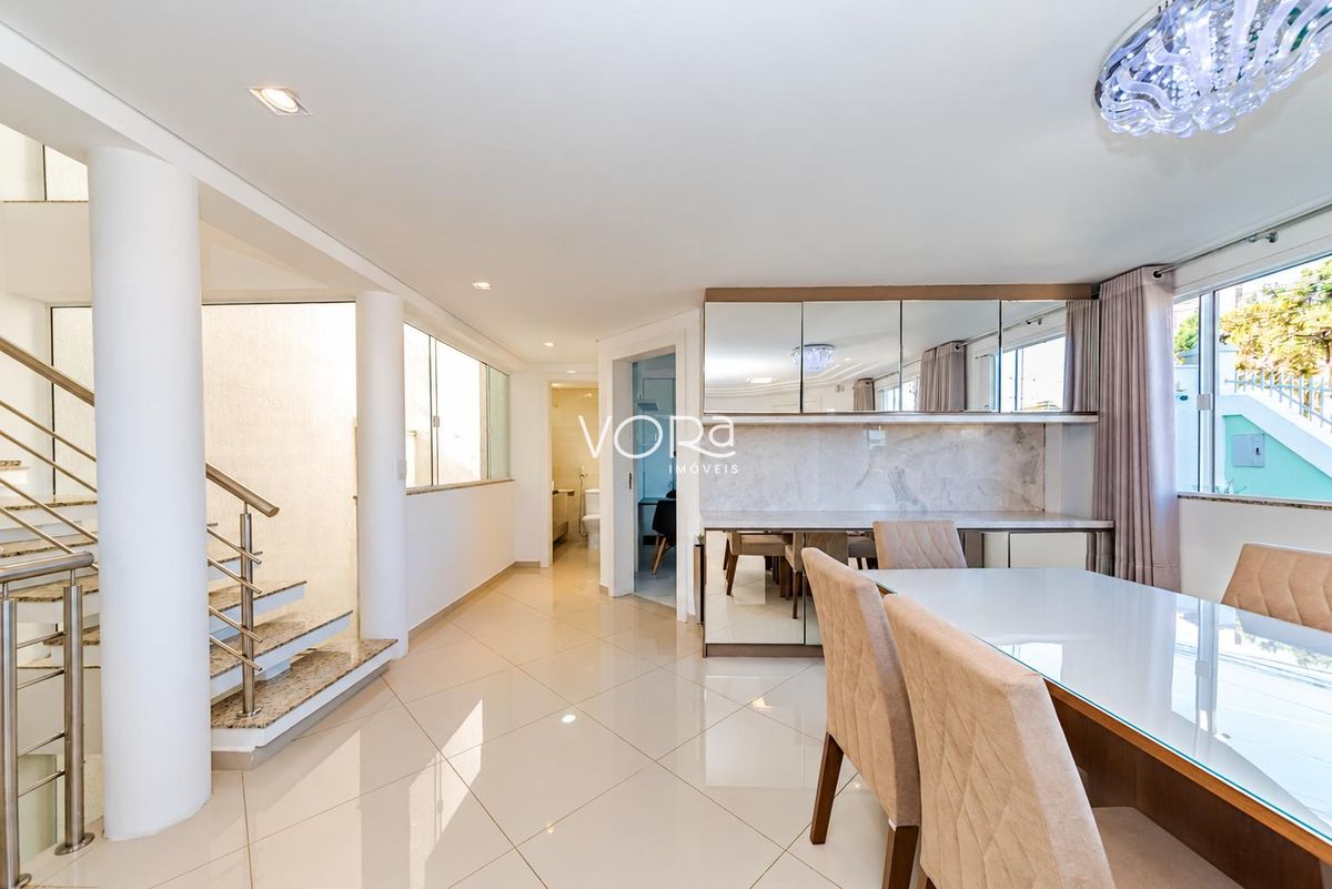 Sobrado, 3 quartos, 258 m² - Foto 2
