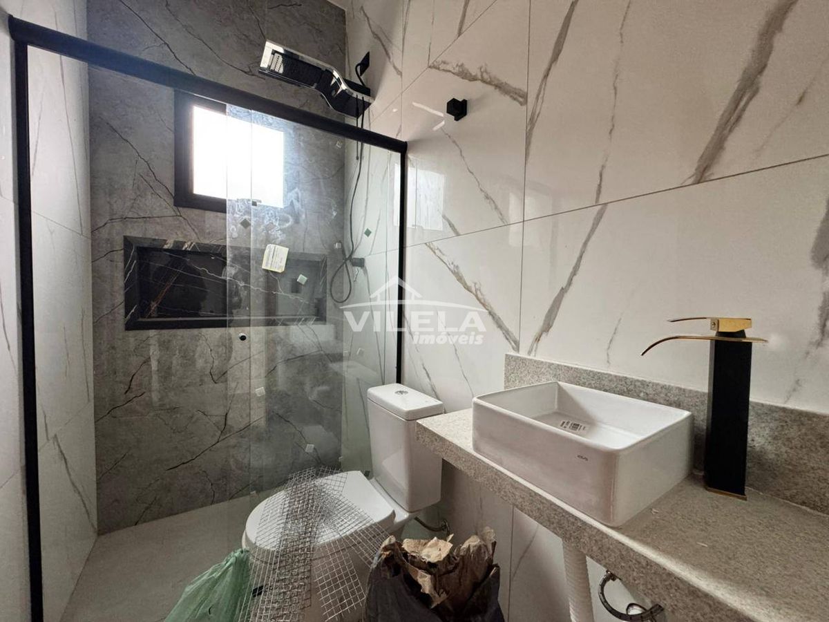 Casa com 3 Dormitórios Bairro Golfinho -Caraguatatuba-Sp