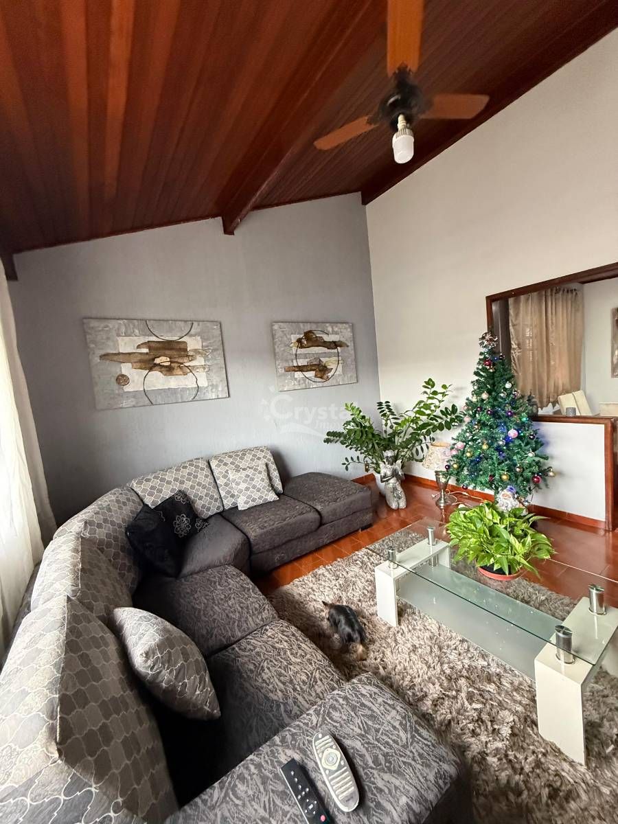 Casa à Venda com 2 Quartos e Edícula em Jardim Europa III - Avaré. Foto 2