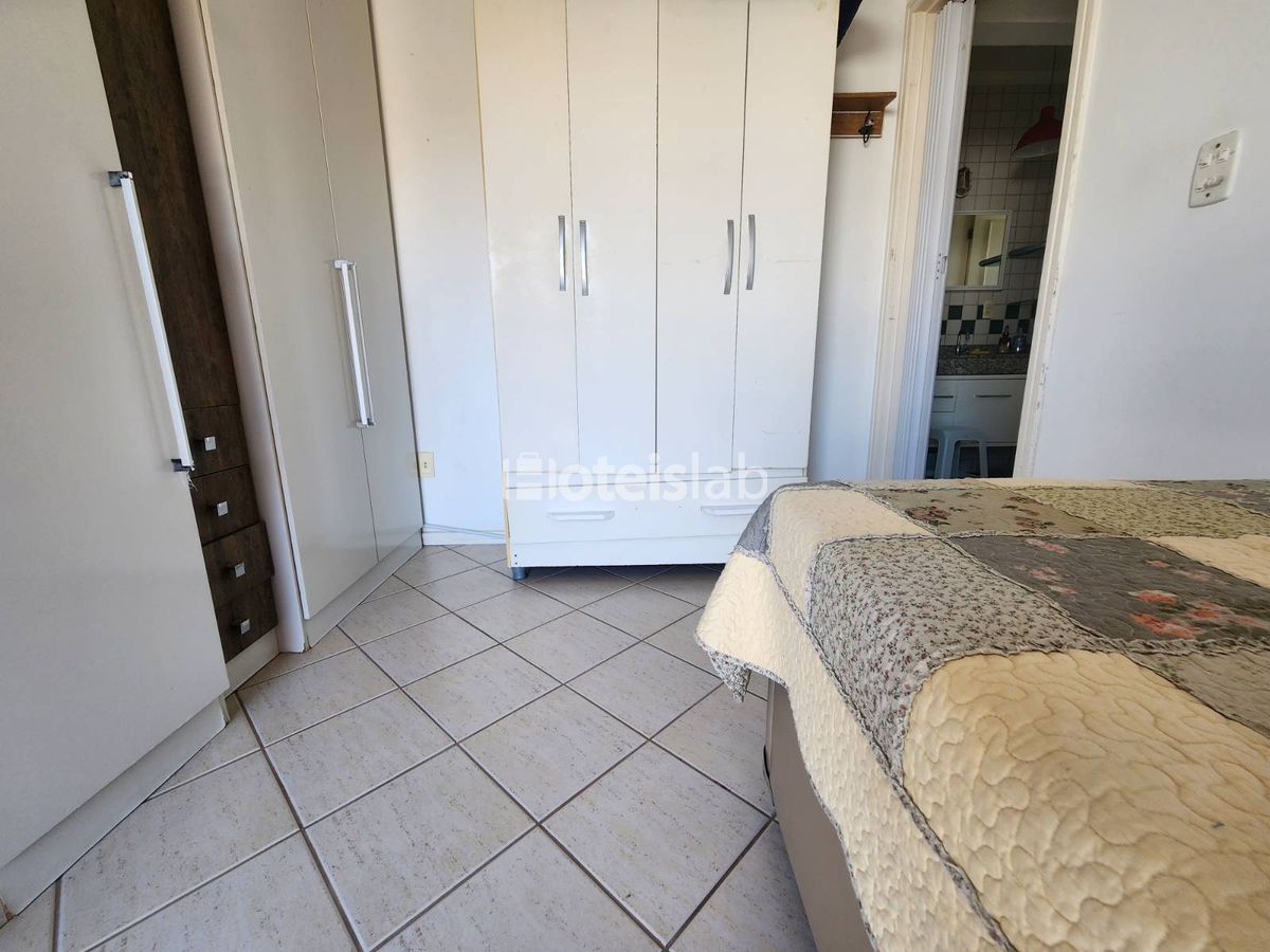 Lindo apto de 2 quartos com piscina a 300m da praia