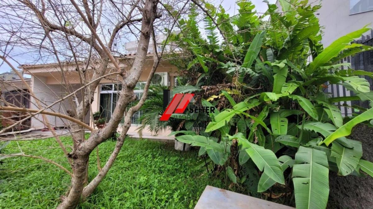 Casa a venda 3 dormitórios com suite Trindade Florianópolis