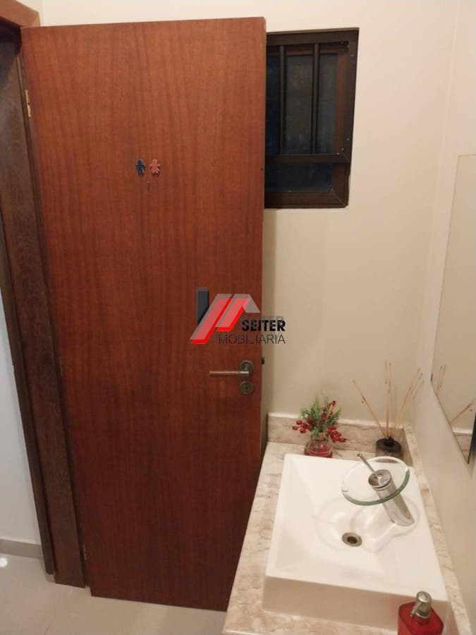 Casa com 4 dormitórios sendo 2 suíte à venda no bairro Pantanal