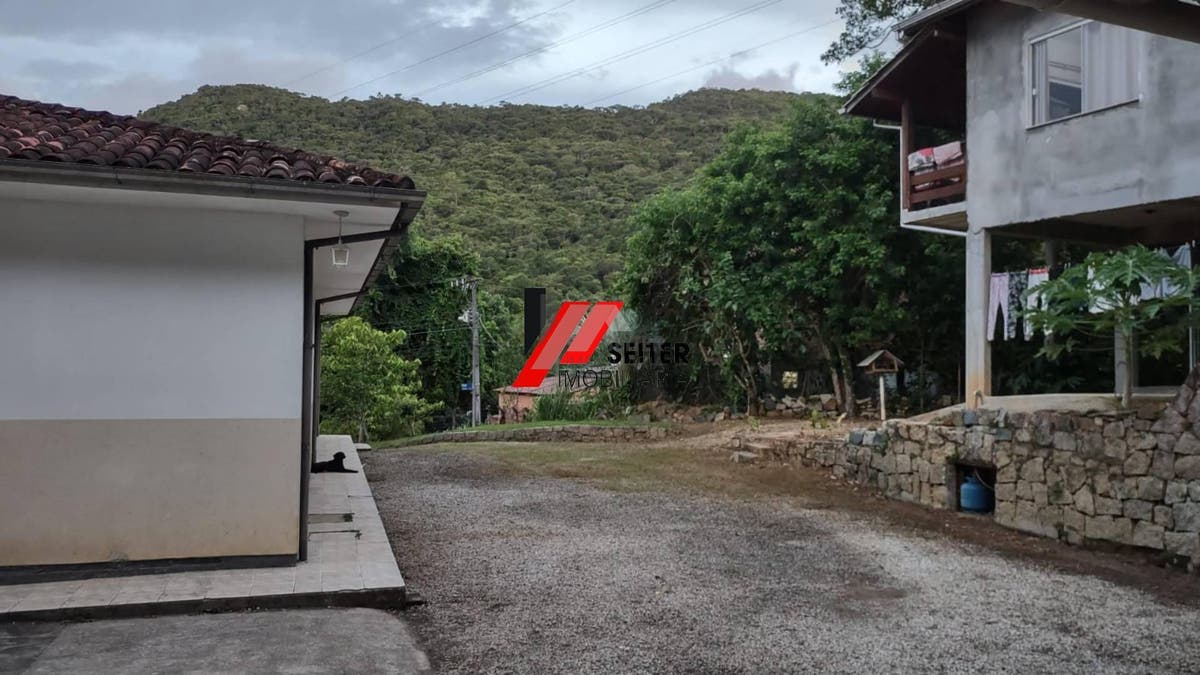 Casa à Venda em Florianópolis-SC Bairro Monte Verde com 7 Quartos