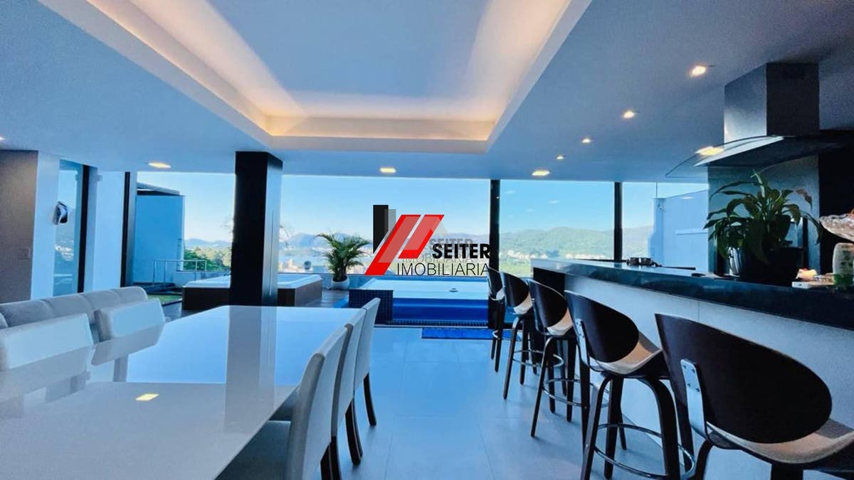 Casa com 4 quartos a venda, 285,77 de área construída Trindade