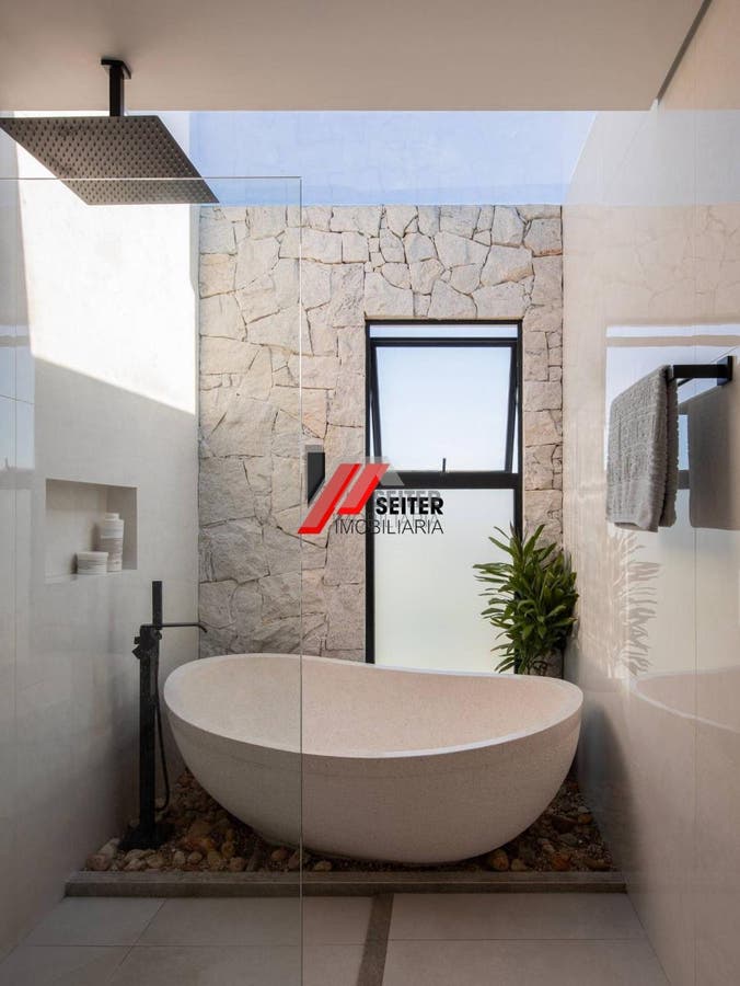 Casa à venda com 4 dormitórios no Campeche Florianópolis
