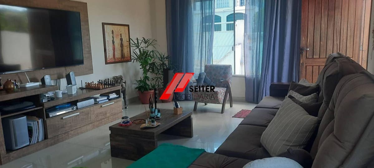Casa a venda com 4 quartos sendo 4 suítes, 5 banheiros e 5 vagas de garagem, com area total de 279m²