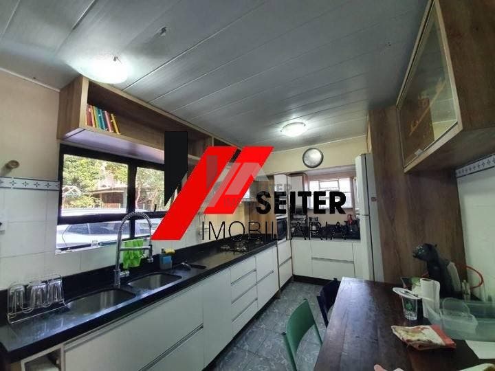 Casa de 4 dormitorios a venda Sambaqui Florianopolis