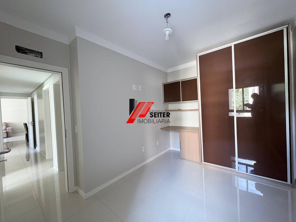 Apartamento de 4 dormitorios com suite para alugar Tom Jobim Itacorubi