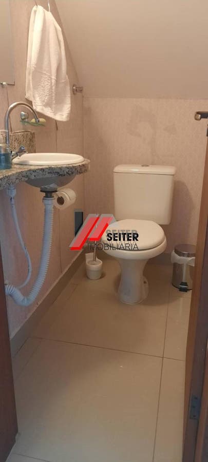 Casa a venda com 4 quartos sendo 4 suítes, 5 banheiros e 5 vagas de garagem, com area total de 279m²