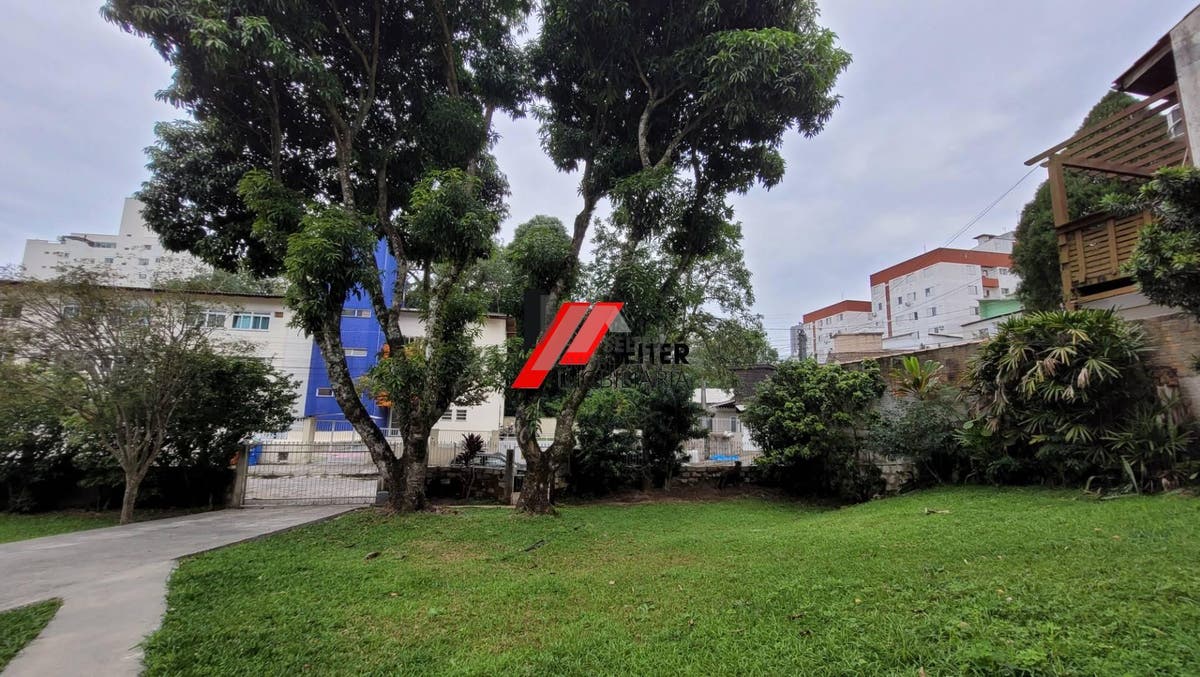 Casa com 4 quatro quartos para locação trindade florianópolis