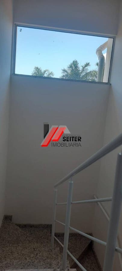 Casa a venda com 4 quartos sendo 4 suítes, 5 banheiros e 5 vagas de garagem, com area total de 279m²