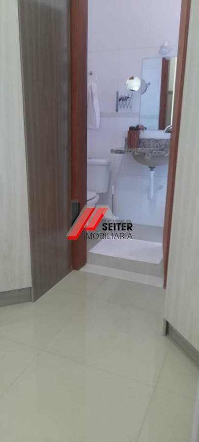 Casa a venda com 4 quartos sendo 4 suítes, 5 banheiros e 5 vagas de garagem, com area total de 279m²