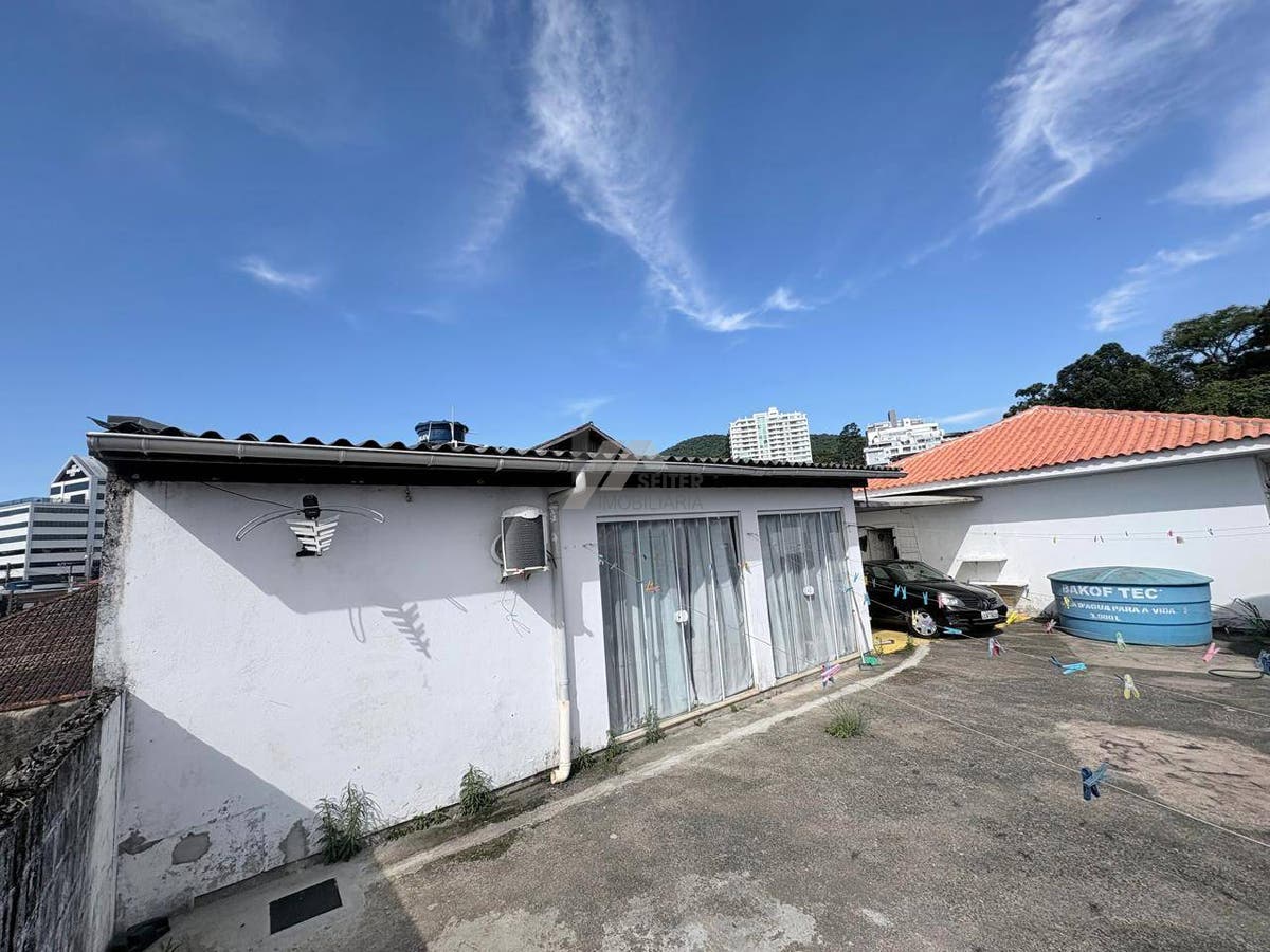 Casa 3 dormitórios com suite para venda Itacorubi Florianópolis