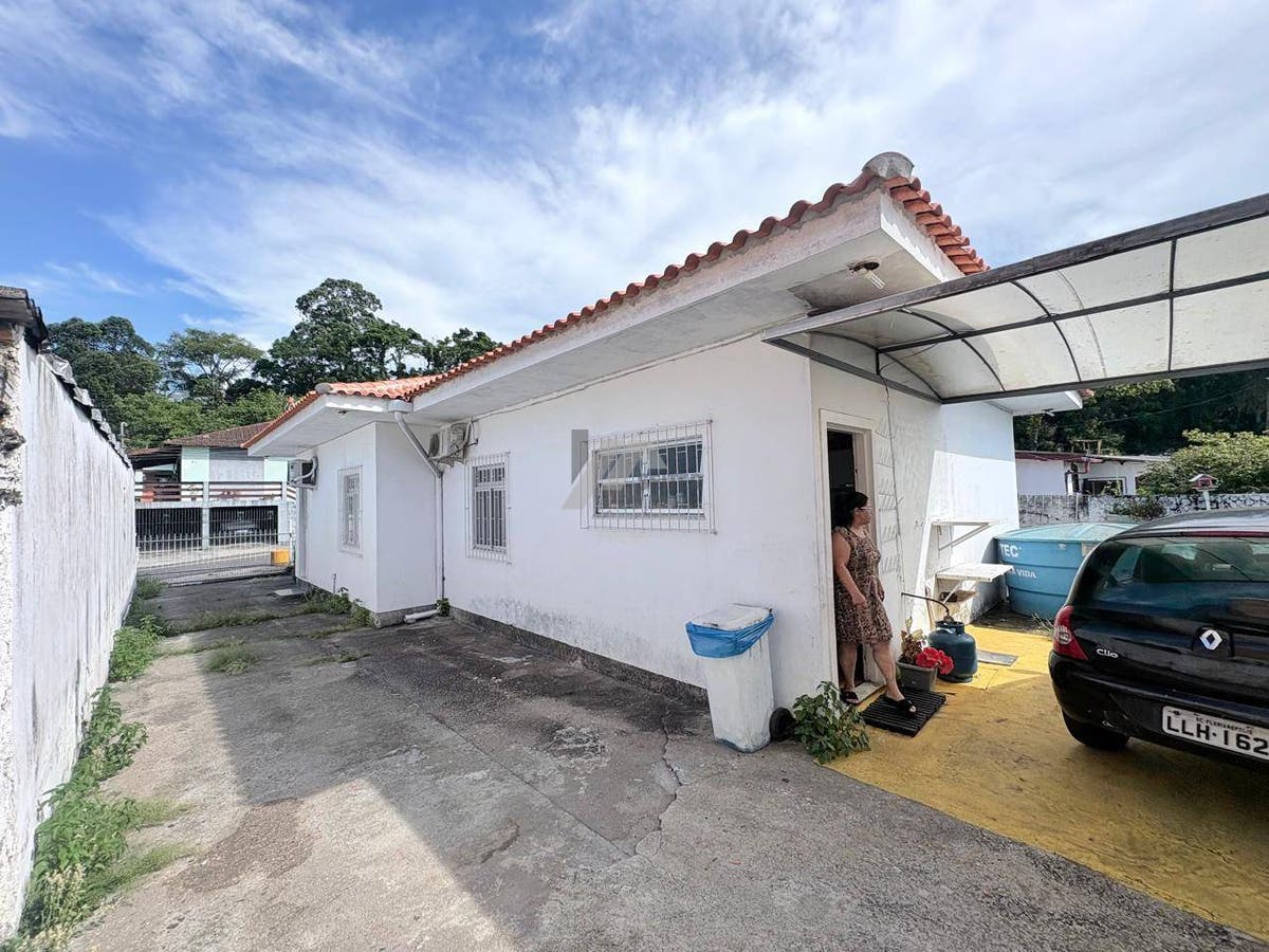 Casa 3 dormitórios com suite para venda Itacorubi Florianópolis