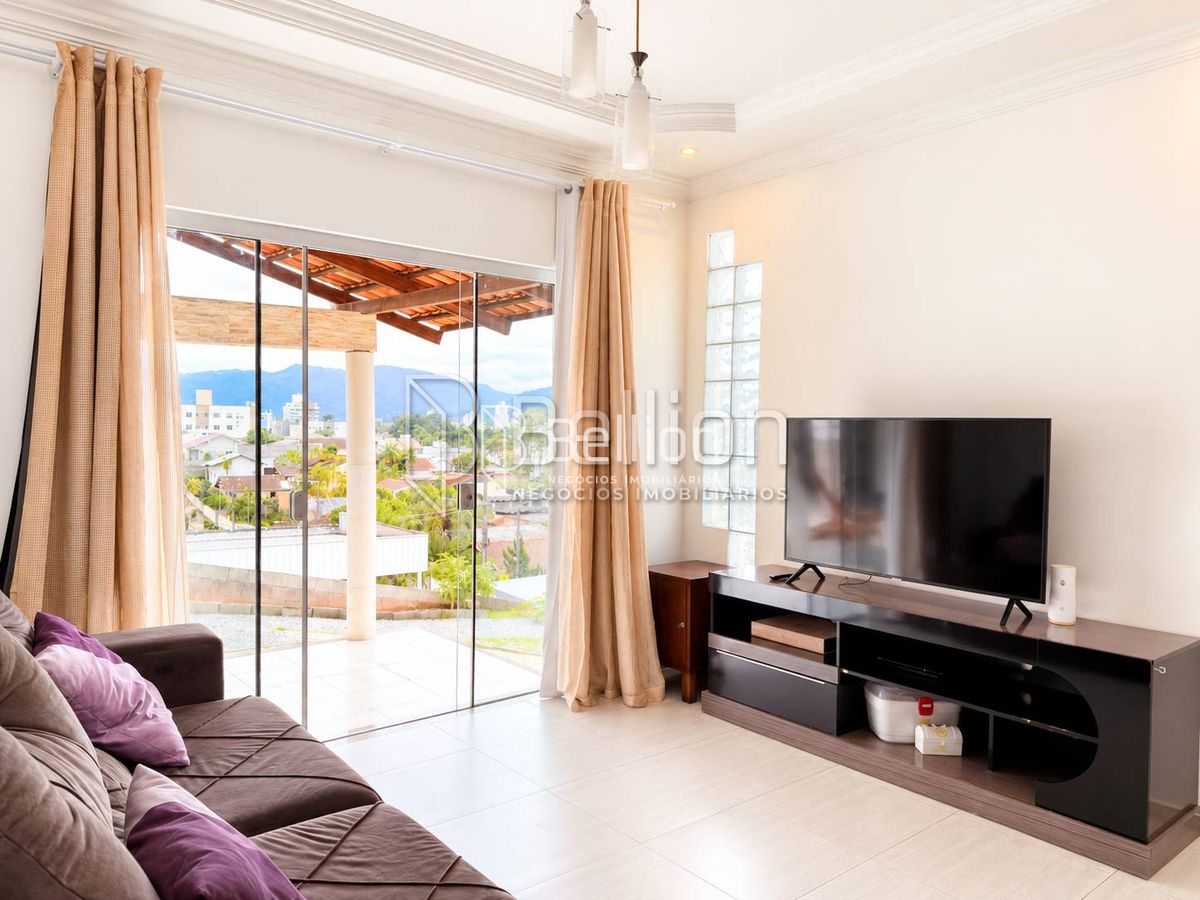 Casa, 6 quartos, 135 m² - Foto 8