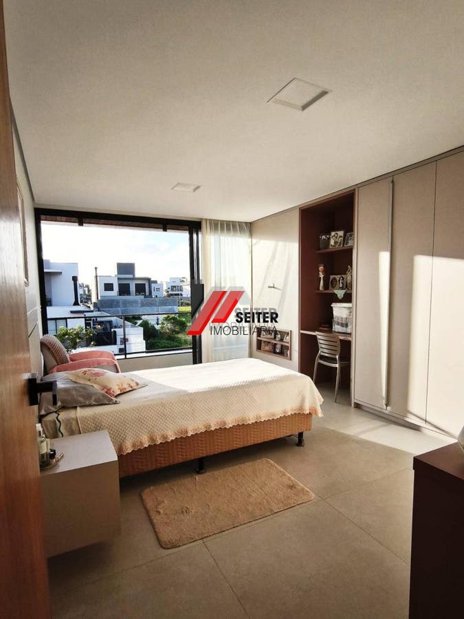 Casa à venda com 4 dormitórios no Campeche Florianópolis