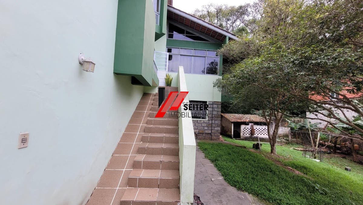 Casa com 4 quatro quartos para locação trindade florianópolis