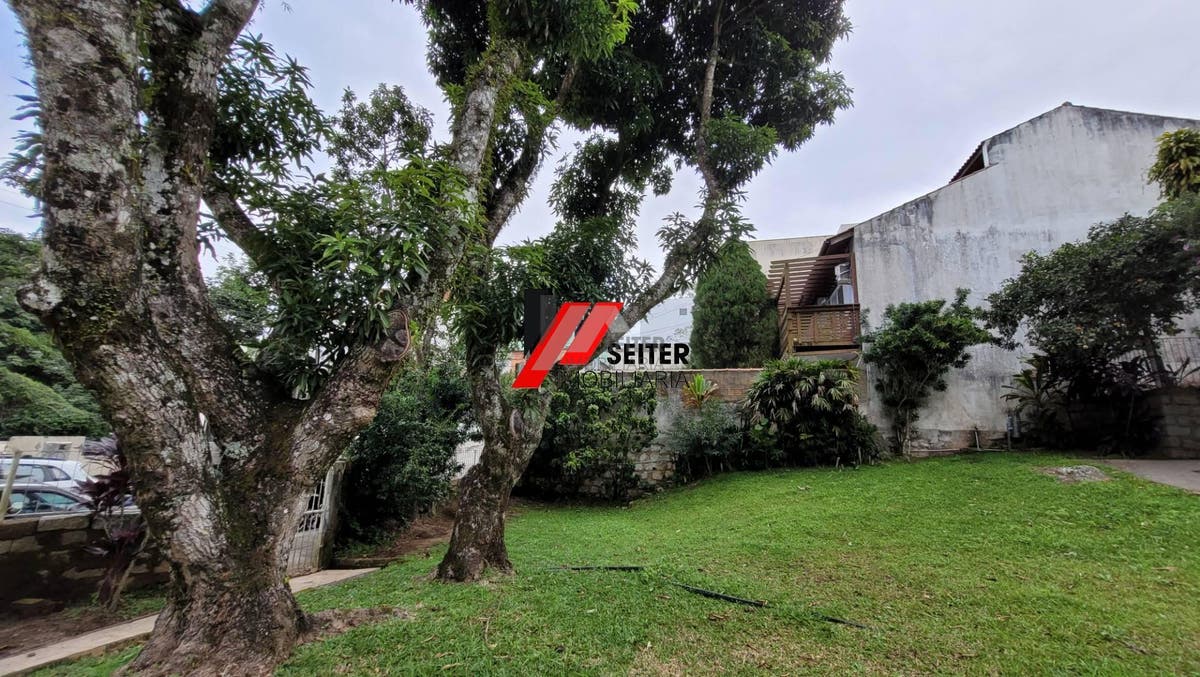 Casa com 4 quatro quartos para locação trindade florianópolis