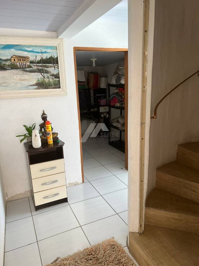 Casa para locação com 3 dormitórios sendo 1 suíte em Florianópolis Centro