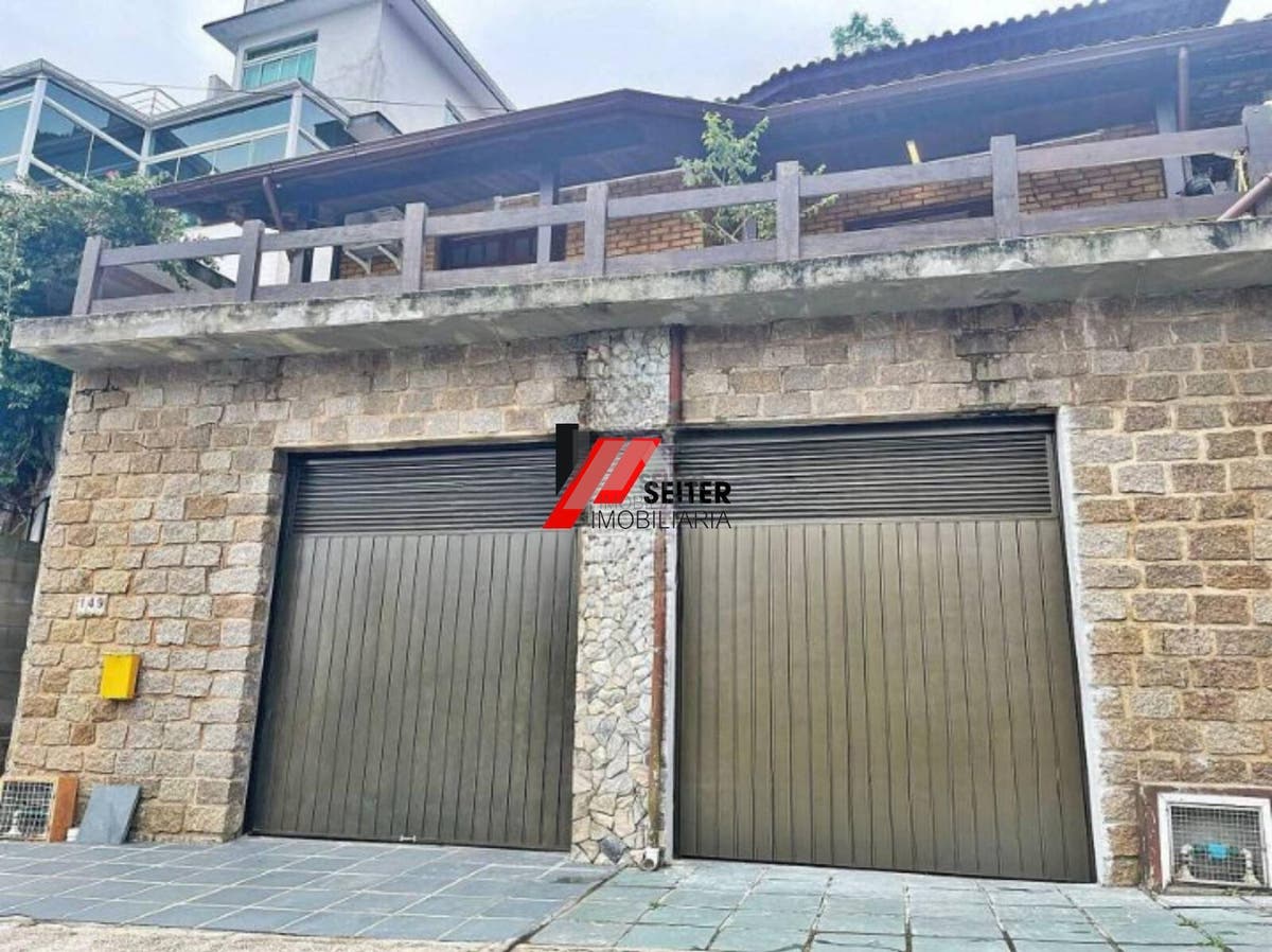Casa para alugar no Itacorubi com 3 quartos