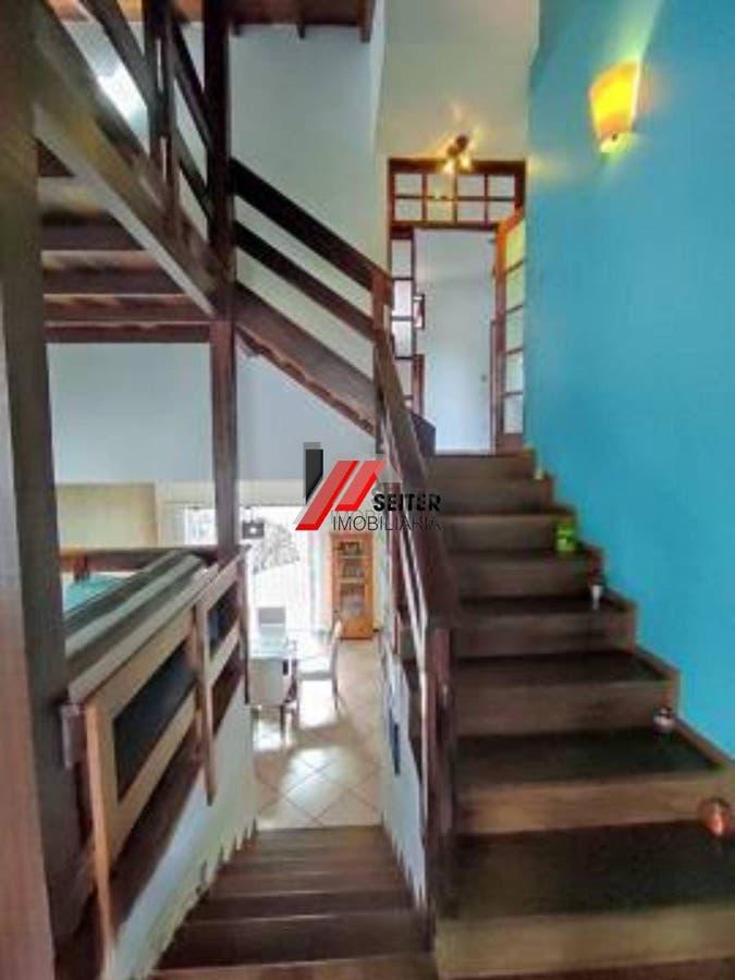 Casa com 3 dormitórios, sendo 1 suíte a venda, com área de 214,82m² Trindade