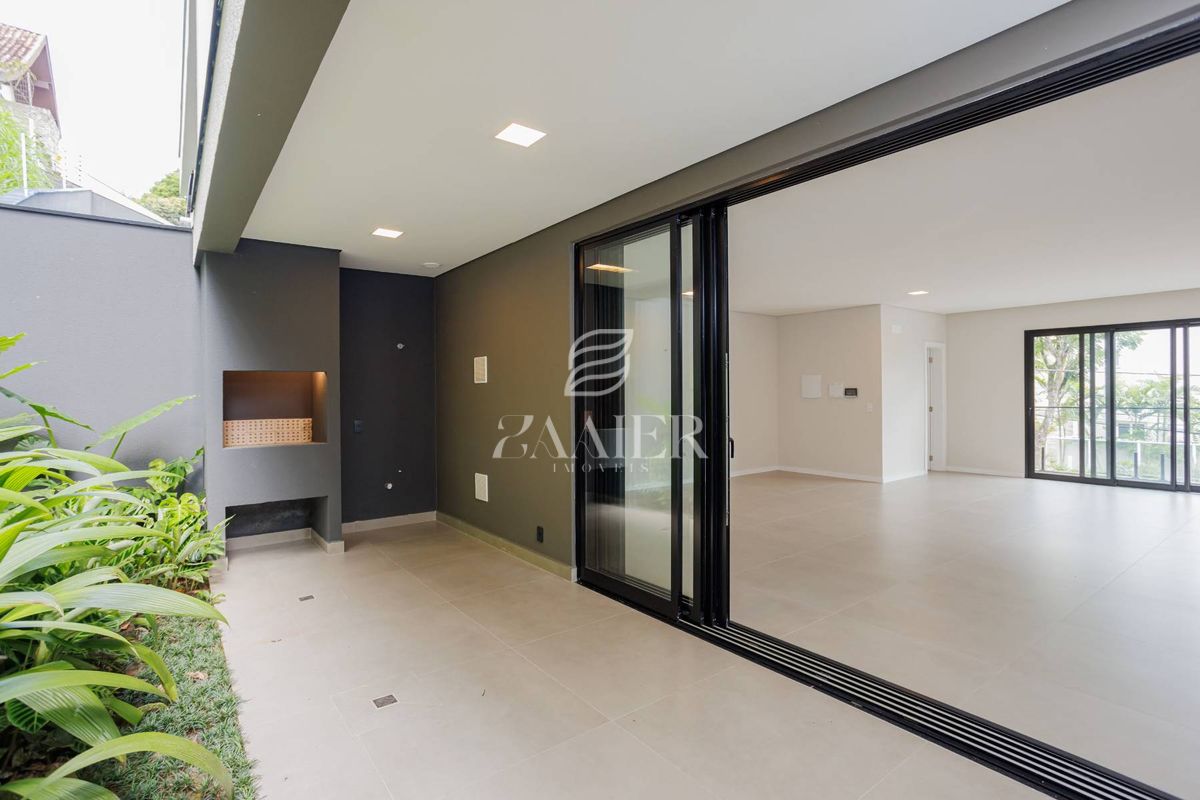 Sobrado com 3 quartos, América - Joinville