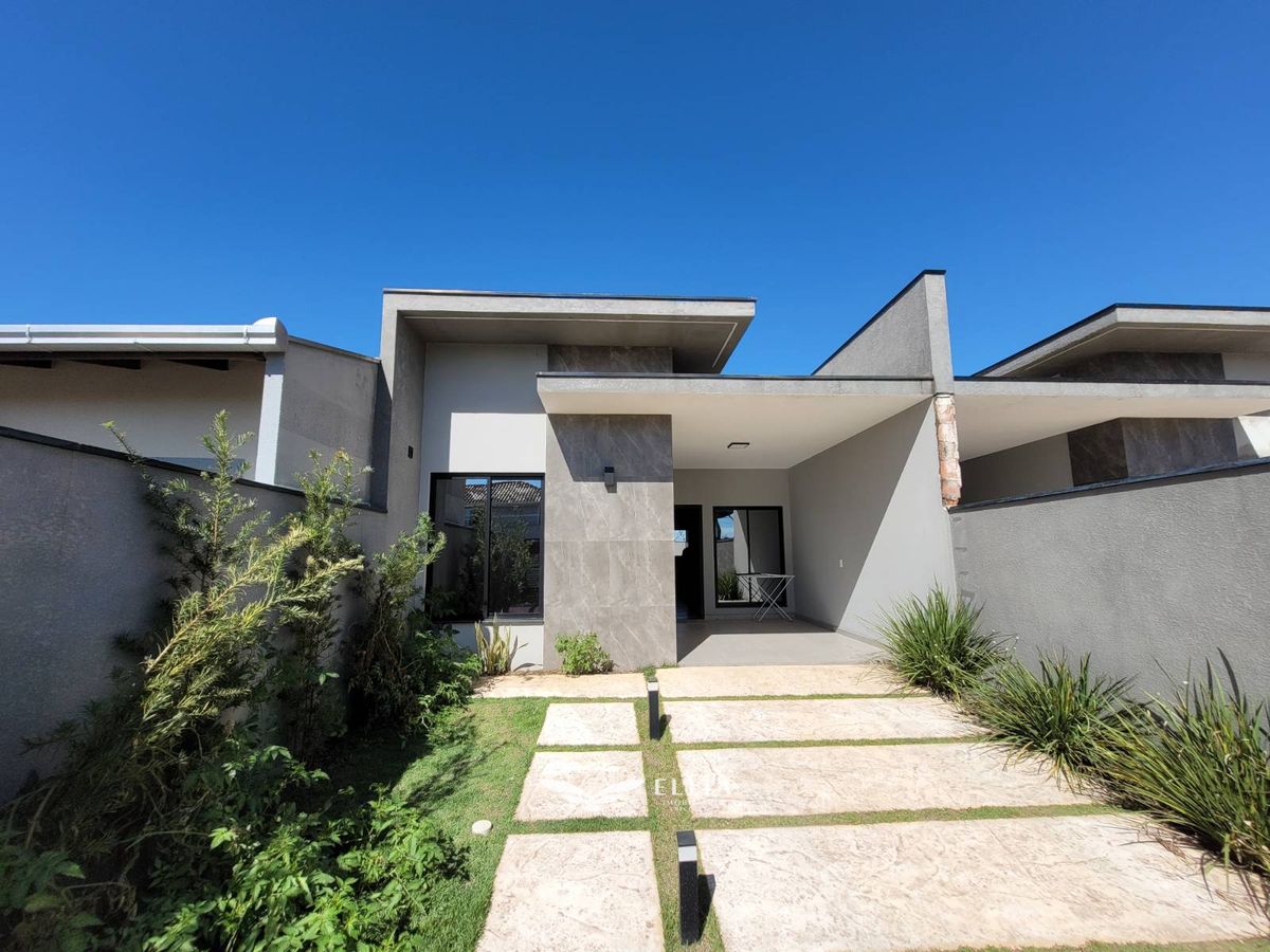 Casa com 2 Quartos, sendo 1 Suíte e Piscina à Venda em Itajuba, Barra Velha!