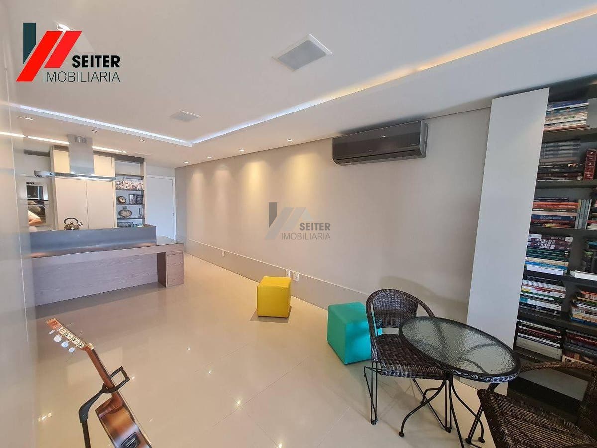 Apartamento 3 dormitórios com suite à venda centro Florianopolis