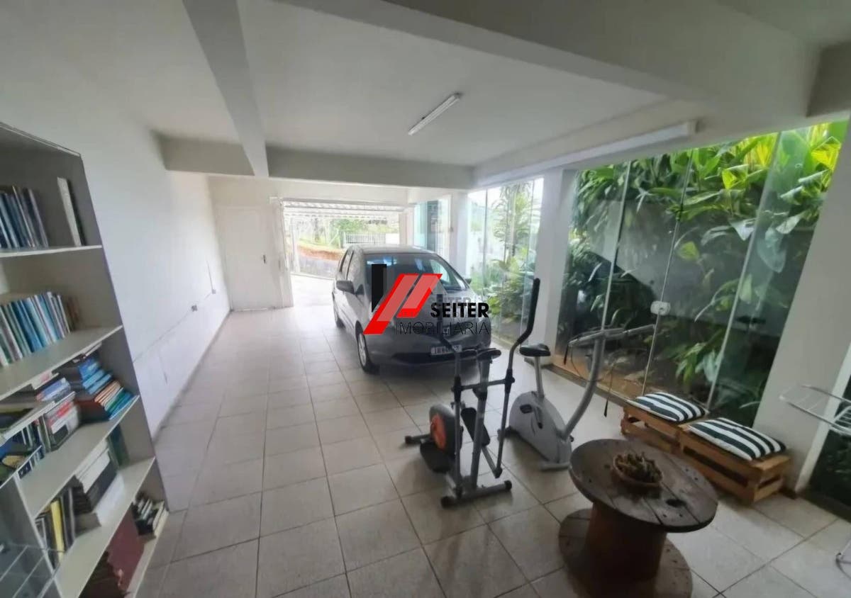 Casa à venda 350m² 6 dormitórios 2 suítes 3 vagas de garagem
