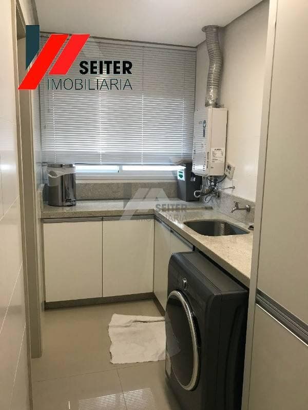 Apartamento 3 dormitórios com suite à venda centro Florianopolis
