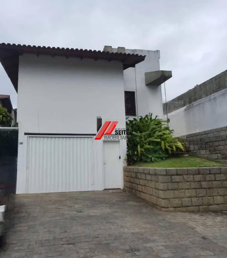 Casa à venda 350m² 6 dormitórios 2 suítes 3 vagas de garagem