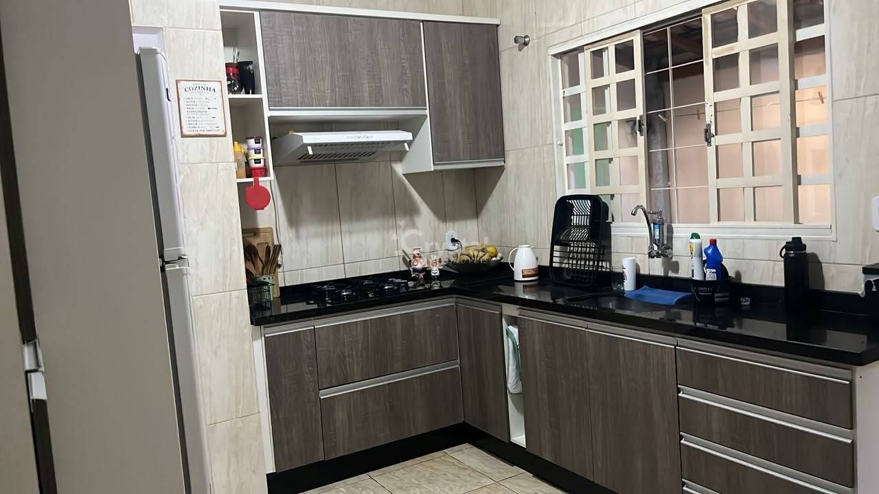 Casa à Venda com 3 Quartos, Churrasqueira e Garagem em Vila Operária - Avaré. Foto 2