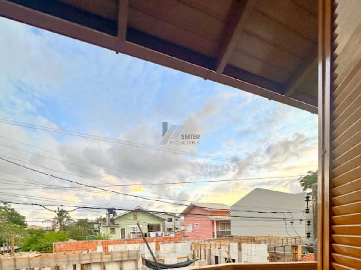 Casa de 5 dormitórios para Venda na Cachoeira do Bom Jesus- Florianópolis