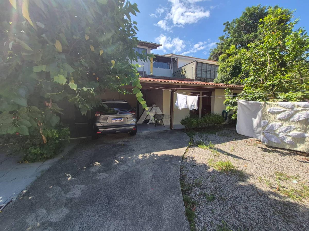 Casa a venda na Trindade com 5 dormitórios Florianópolis