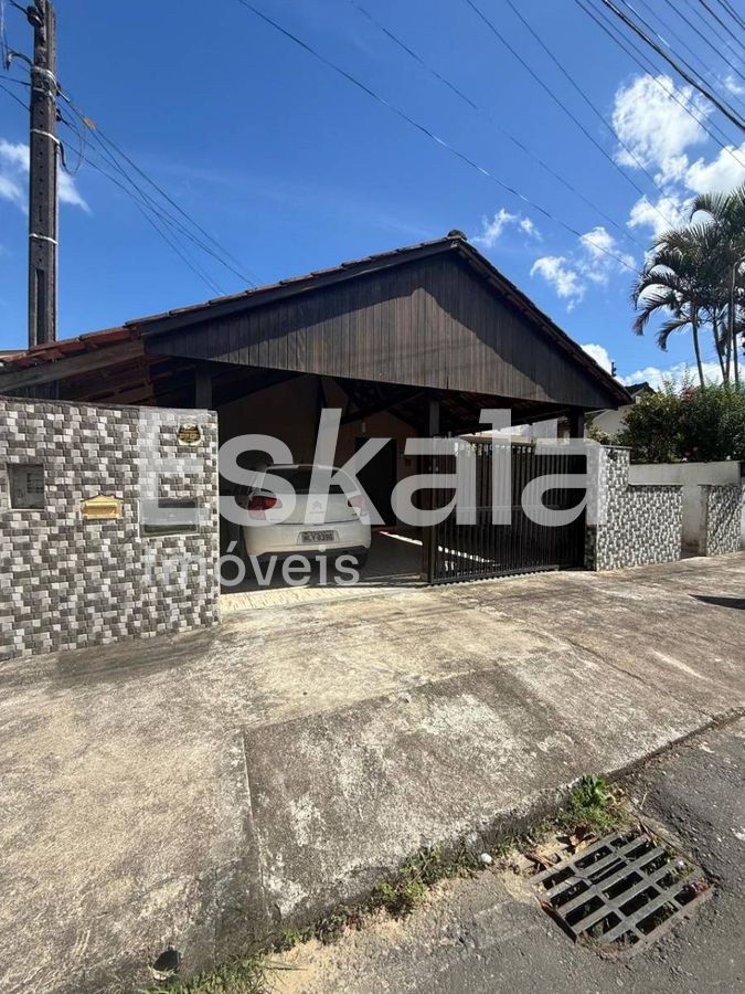 Casa com 4 Dormitórios, sendo 1 Suíte - Bairro João Pessoa, Jaraguá do Sul