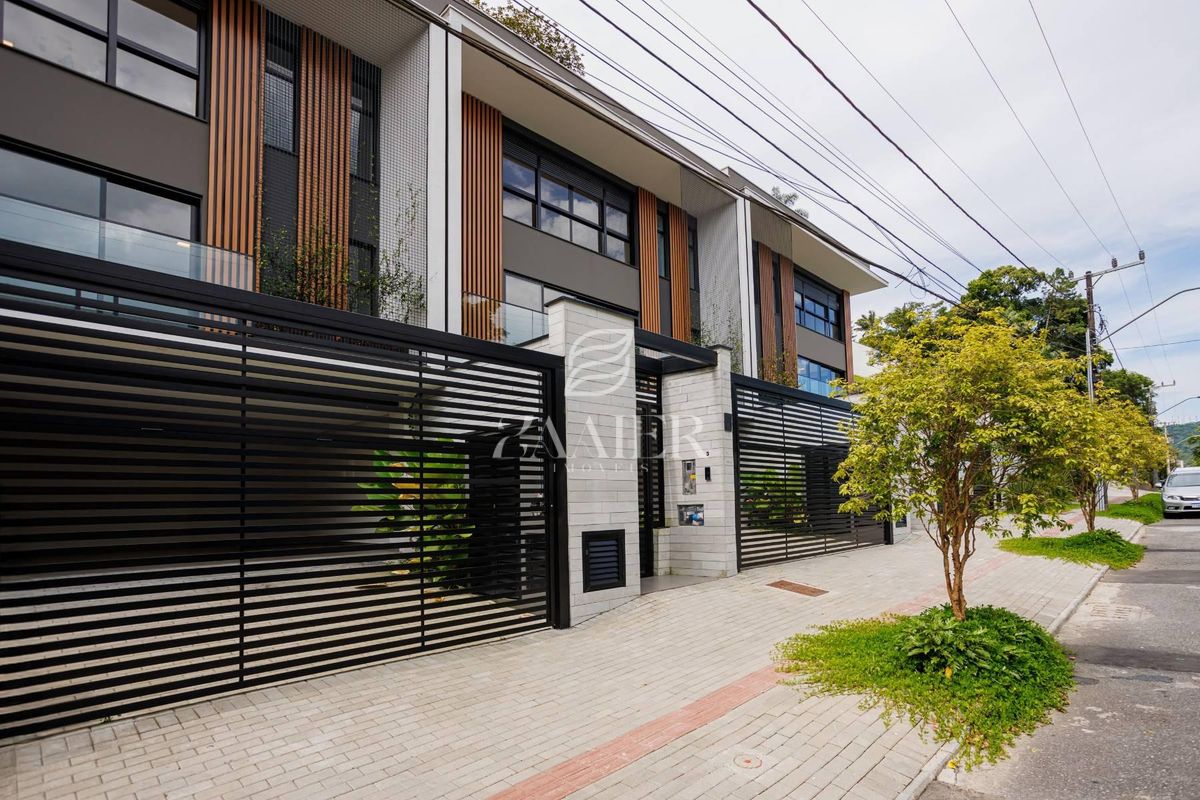 Sobrado com 3 quartos, América - Joinville