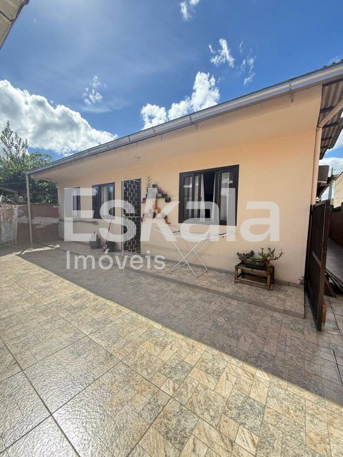 Casa com 4 Dormitórios, sendo 1 Suíte - Bairro João Pessoa, Jaraguá do Sul