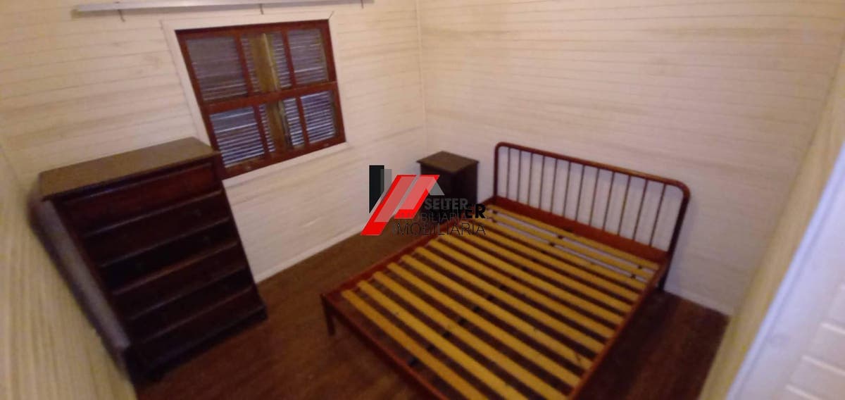 Casa à venda na praia do Santinho com terreno grande à500 metros do mar