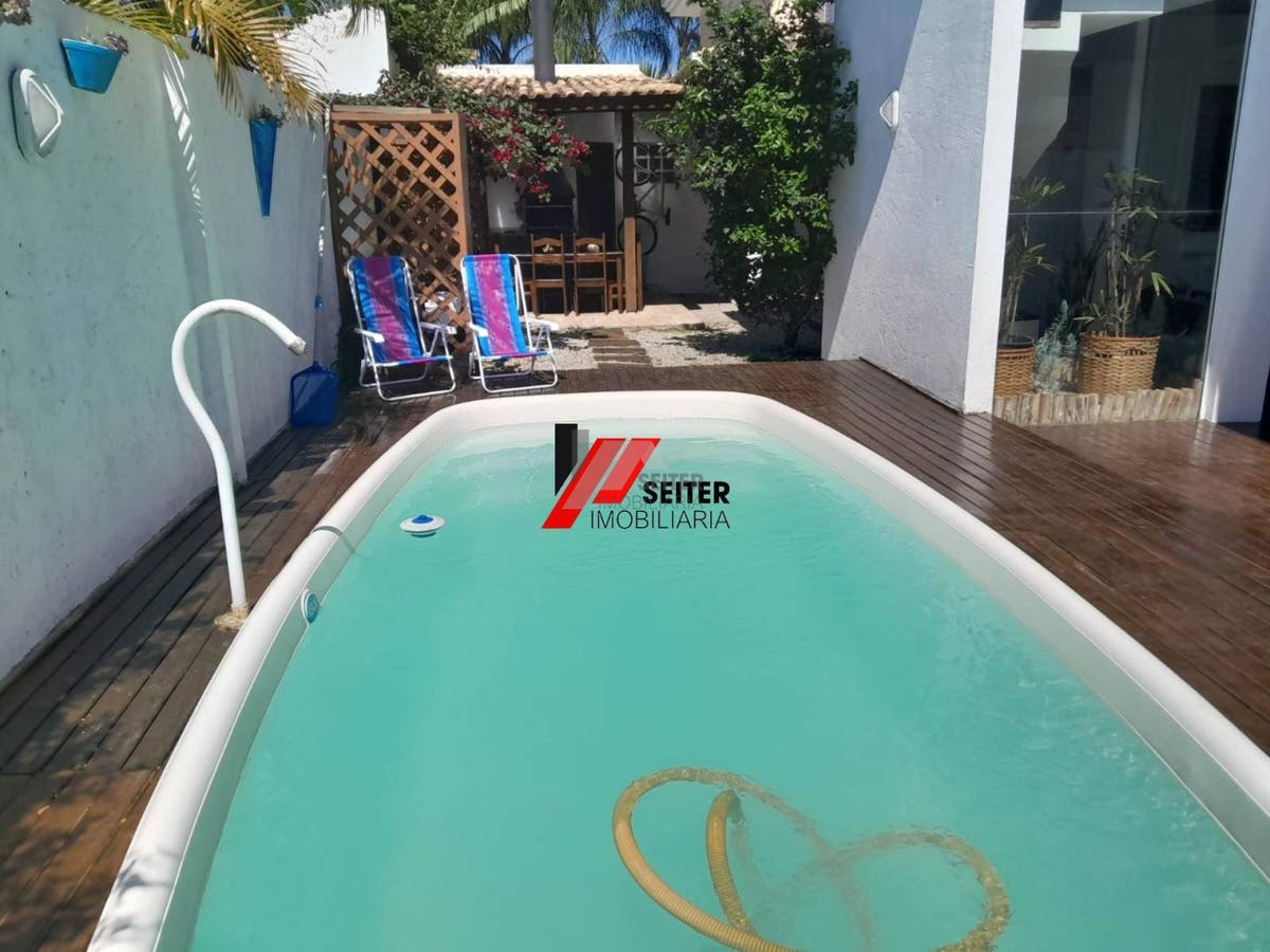 Casa à venda em condomínio fechado na cachoeira do Bom Jesus em canasvieiras
