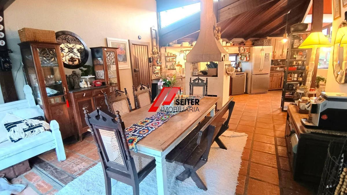 Casa comercial a venda em Canasvieiras norte de Florianópolis