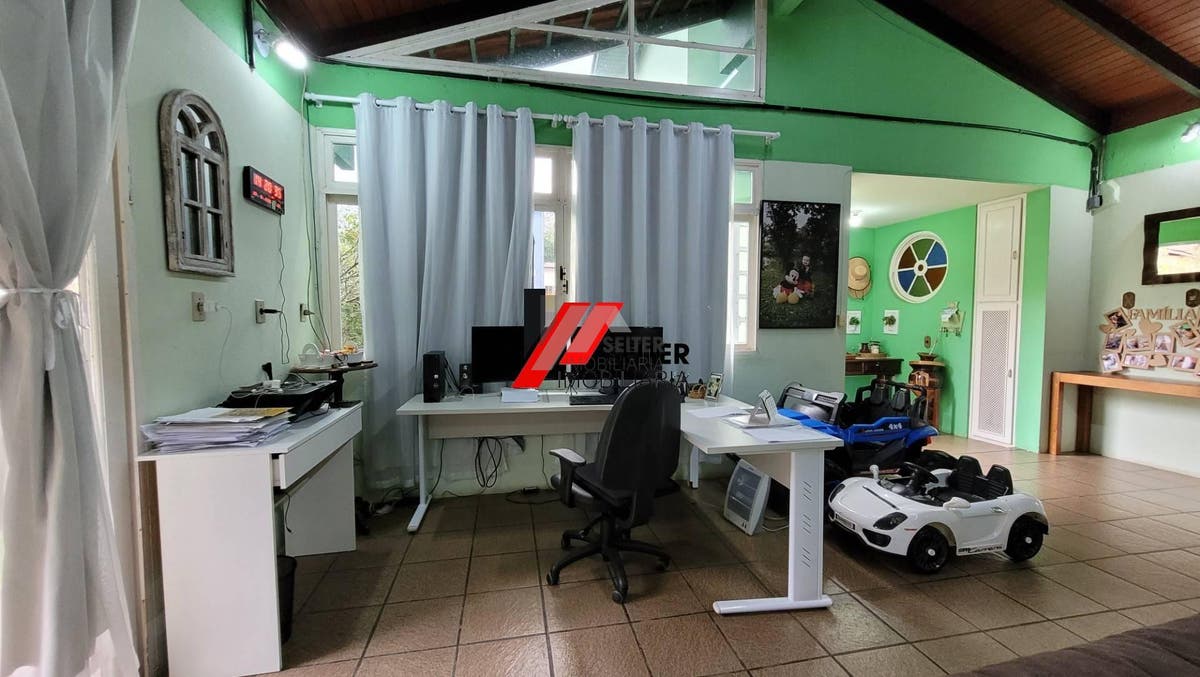Casa com 4 quatro quartos para locação trindade florianópolis
