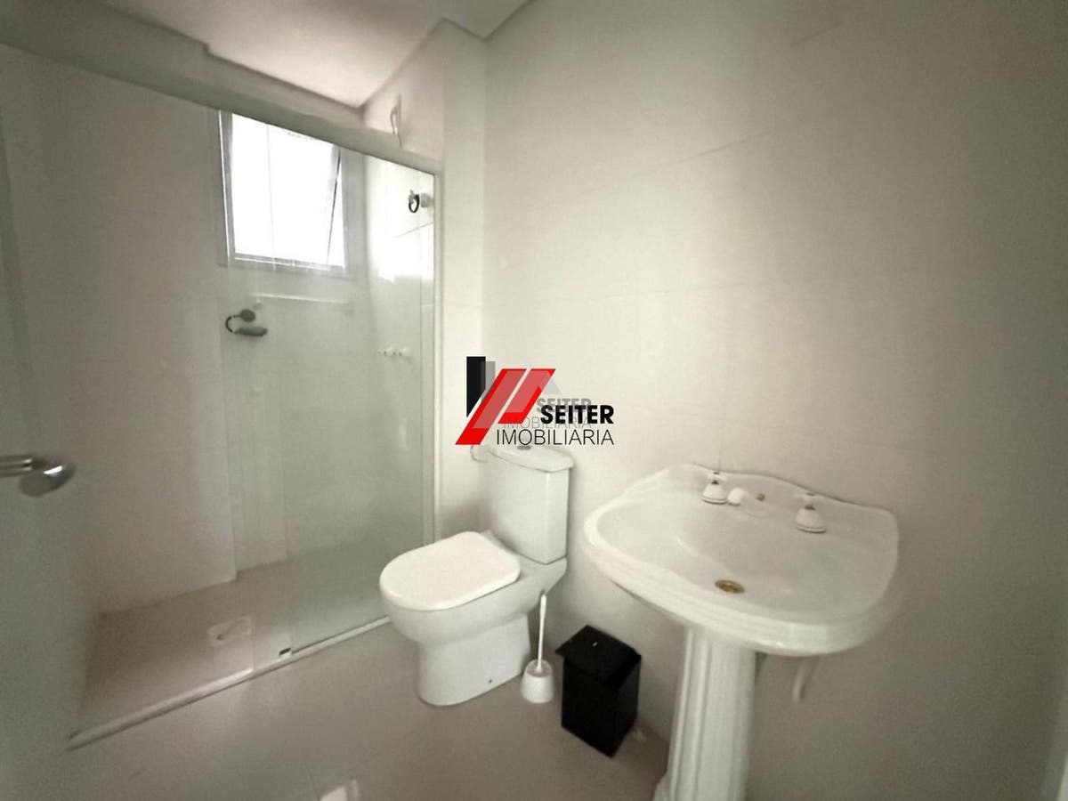 Apartamento de 4 dormitorios com suite para alugar Tom Jobim Itacorubi