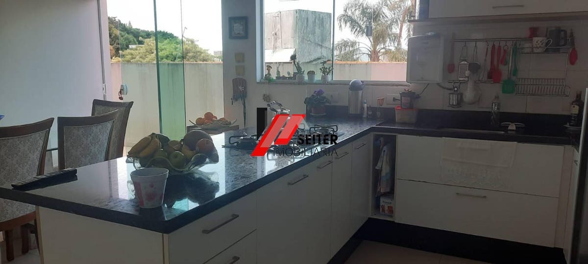 Casa a venda com 4 quartos sendo 4 suítes, 5 banheiros e 5 vagas de garagem, com area total de 279m²
