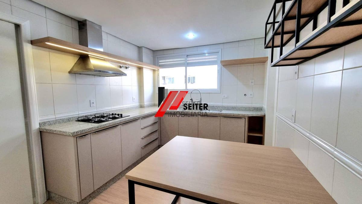 Apartamento a venda na Beira Mar Norte de Florianópolis
