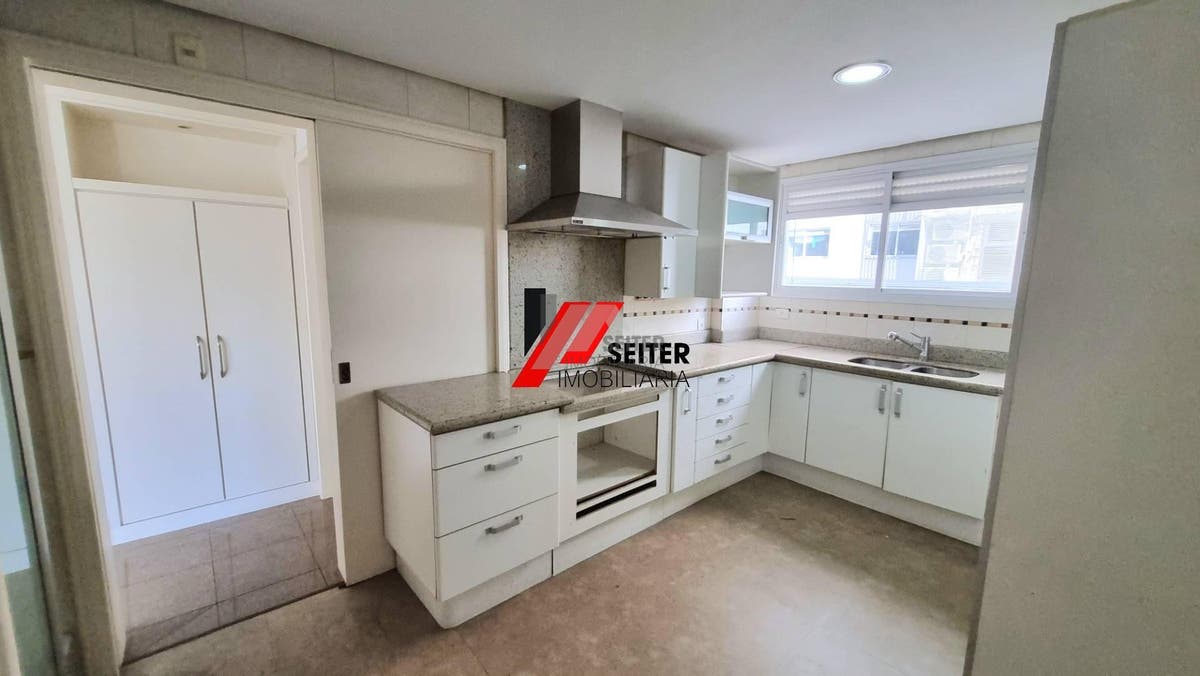 Apartamento de 4 dormitorios a venda Beira Mar Florianopolis
