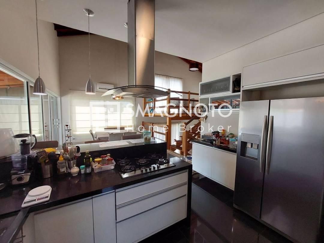 Vendo Sobrado no condomínio Aguas de São Pedro 3 suítes, piscina e excelente nível de acabamento!