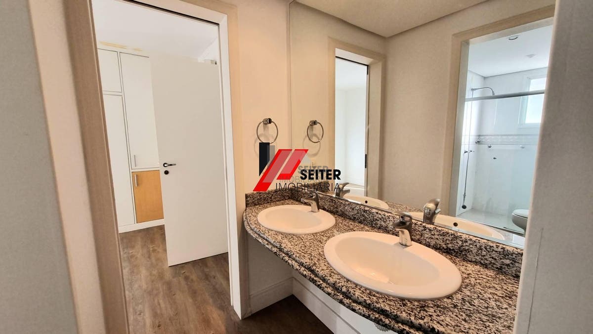 Apartamento de 4 dormitorios a venda Beira Mar Florianopolis