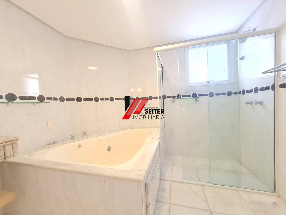 Apartamento a venda na Beira Mar Norte de Florianópolis